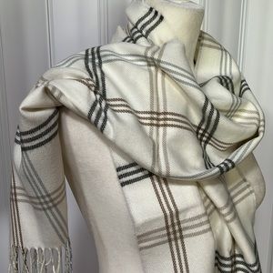 D&Y women’s softer than cashmere ivory w/blue/tan checks fringed scarf